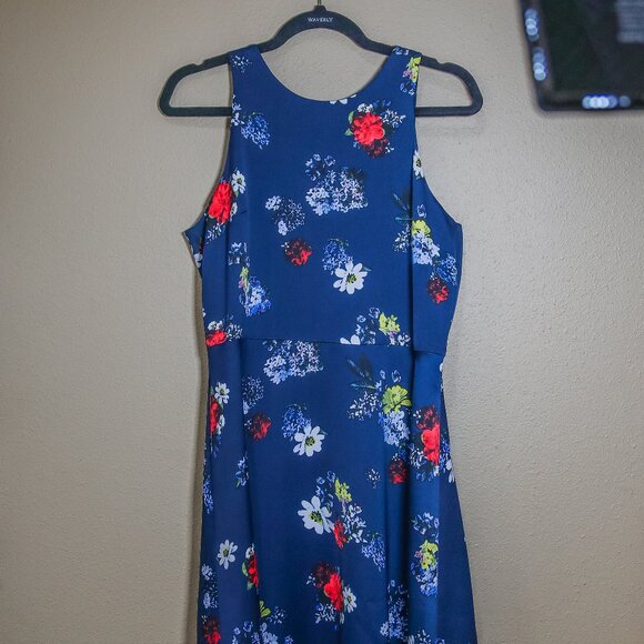 Dress - Picture 1 of 4